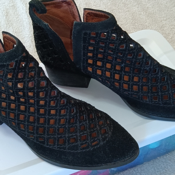 CLEARANCE SALE!!  Jeffrey Campbell Black Cutout Ankle Booties - Picture 1 of 6